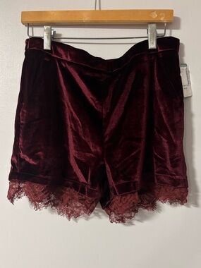 🆕 Daphnea Red Velvet & Lace Bordeaux Simons Shorts Size Medium